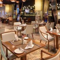 Вид столовой или кафе Гостиница «Mamaison All-Suites Spa Hotel Pokrovka»