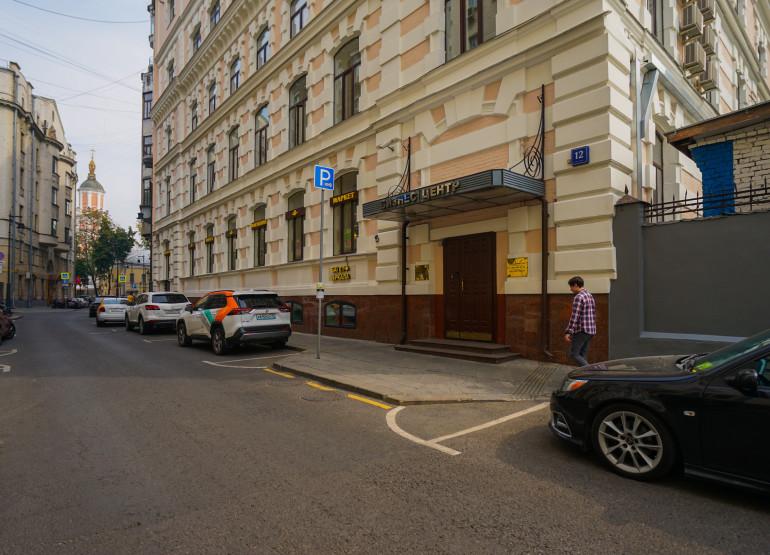 Ferrein plaza: Вид входной группы снаружи